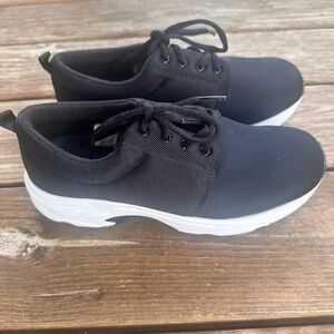 Drew Excel  women's black athletic lace up shoes size 7W